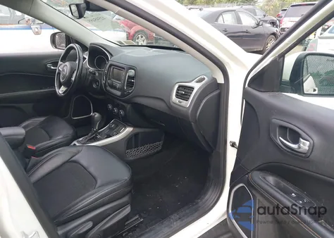 2018 Jeep Compass Latitude 4X4 из США, поврежденный, VIN 3C4NJDBB4JT206239